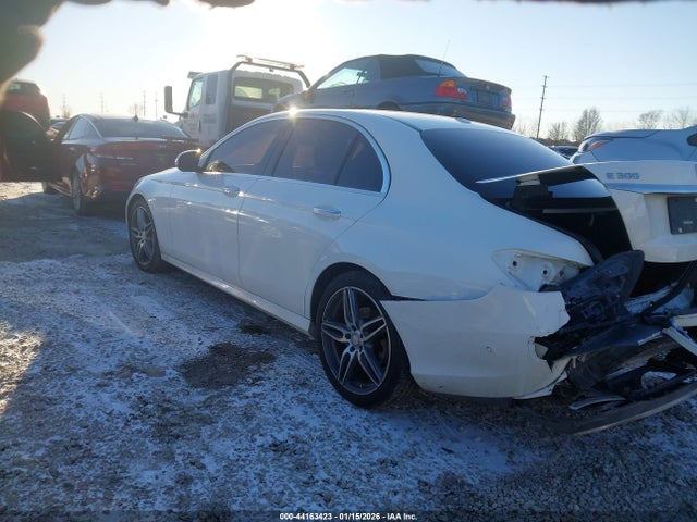 2017 MERCEDES-BENZ E 300 WDDZF4KB3HA061074 Photo 2