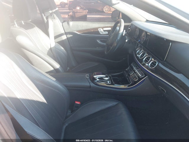 2017 MERCEDES-BENZ E 300 WDDZF4KB3HA061074 Photo 4