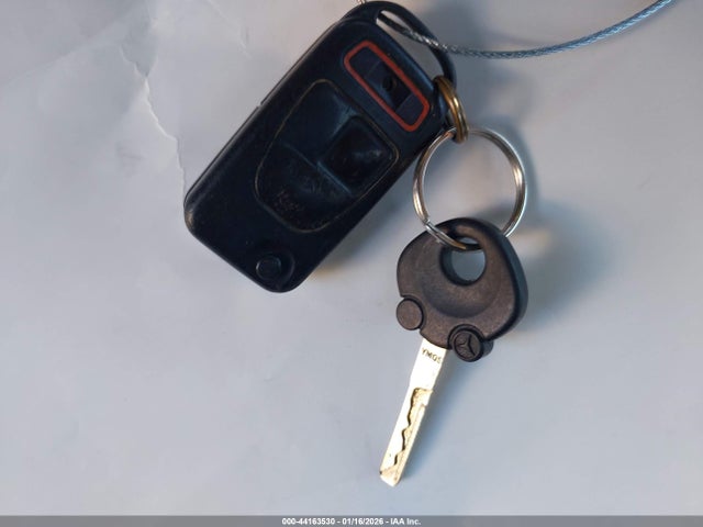 44163530 :رقم المزاد ، WDBKK47FXXF090607 vin ، 1999 Mercedes-benz Slk 230 Kompressor مزاد بيع