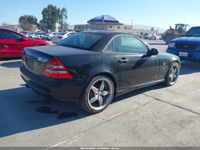 44163530 :رقم المزاد ، WDBKK47FXXF090607 vin ، 1999 Mercedes-benz Slk 230 Kompressor مزاد بيع