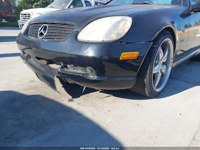 44163530 :رقم المزاد ، WDBKK47FXXF090607 vin ، 1999 Mercedes-benz Slk 230 Kompressor مزاد بيع