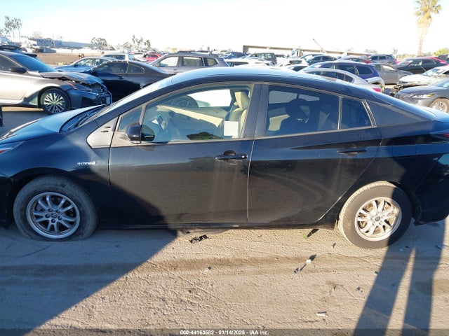 JTDKBRFU6H3568555 Toyota Prius One