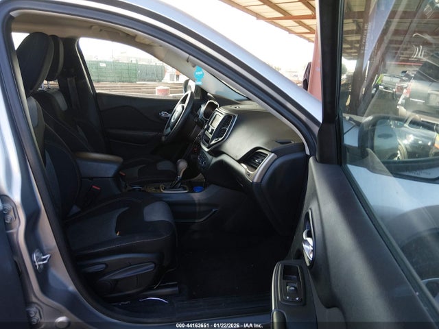 1C4PJLAB8GW284417 Jeep Cherokee Sport