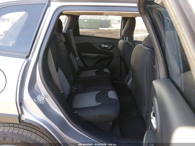 1C4PJLAB8GW284417 Jeep Cherokee Sport
