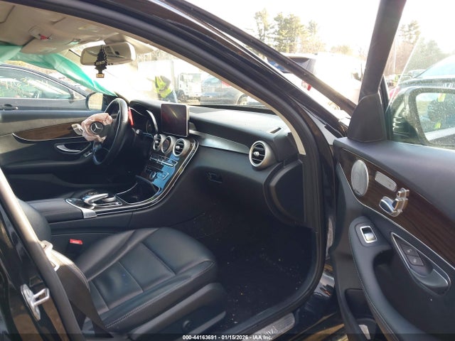 2017 Mercedes-benz C 300 4matic მანქანა იყიდება აუქციონზე, vin: 55SWF4KB9HU210235, აუქციონის ნომერი: 44163691