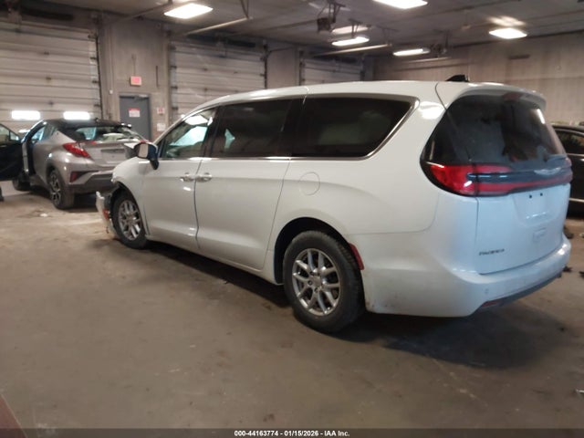 2023 CHRYSLER PACIFICA 2C4RC1BG2PR524331 Photo 2