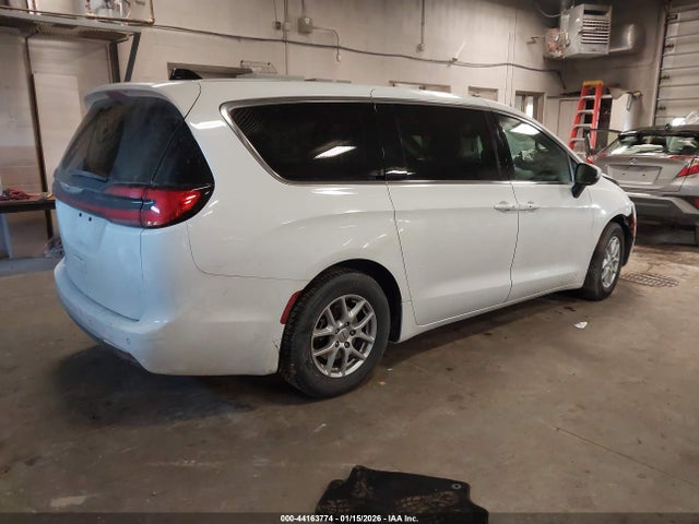 2023 CHRYSLER PACIFICA 2C4RC1BG2PR524331 Photo 3
