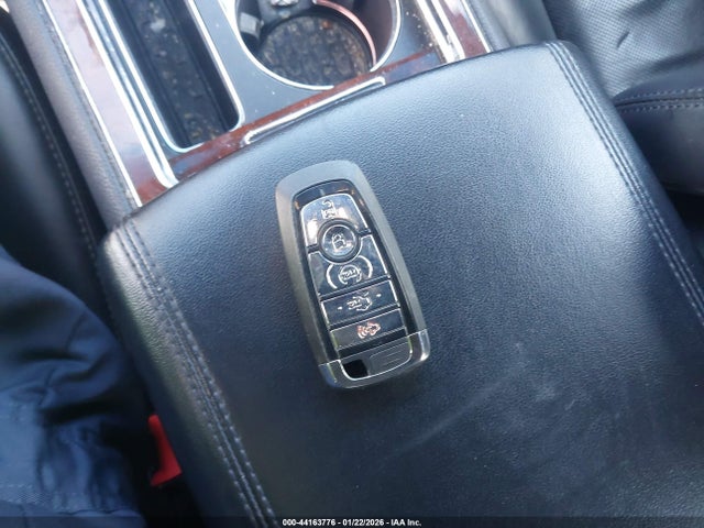 1LN6L9HK4L5600745 Lincoln Continental Livery