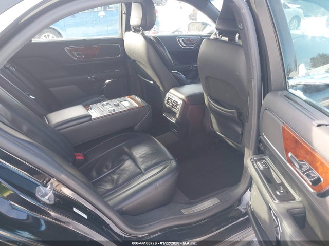 1LN6L9HK4L5600745 Lincoln Continental Livery