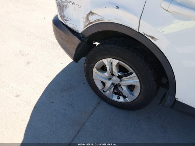 Toyota RAV4 LE 2014 JTMZFREV7EJ021119 Image 17
