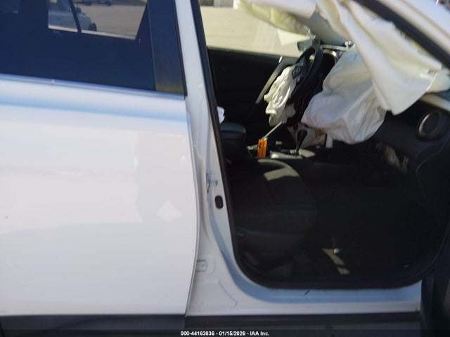 Toyota RAV4 LE 2014 JTMZFREV7EJ021119 Image 5