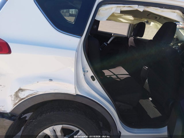 Toyota RAV4 LE 2014 JTMZFREV7EJ021119 Image 8