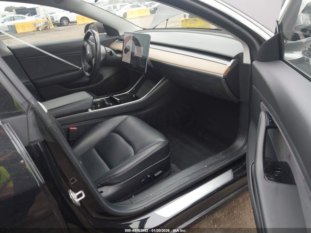 2018 TESLA MODEL 3 5YJ3E1EB4JF070814 Photo 4