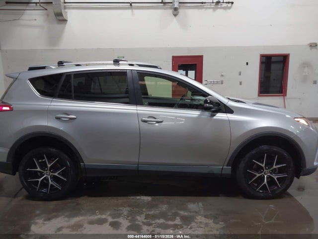 Toyota RAV4 SE 2018 JTMNFREV6JJ192548 Image 13