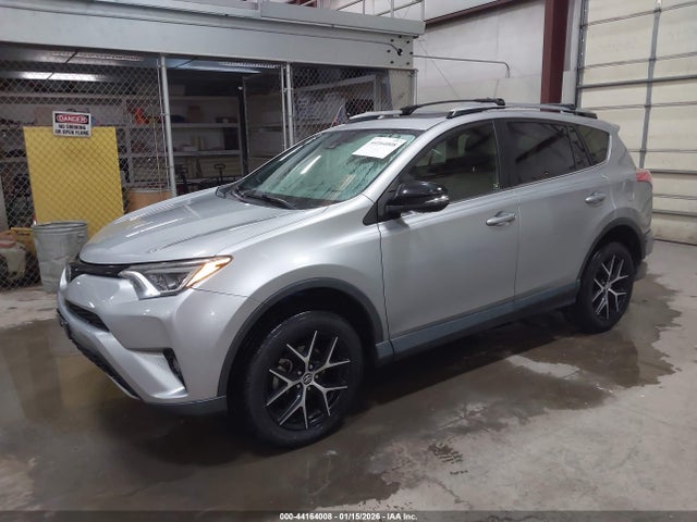 Toyota RAV4 SE 2018 JTMNFREV6JJ192548 Image 2