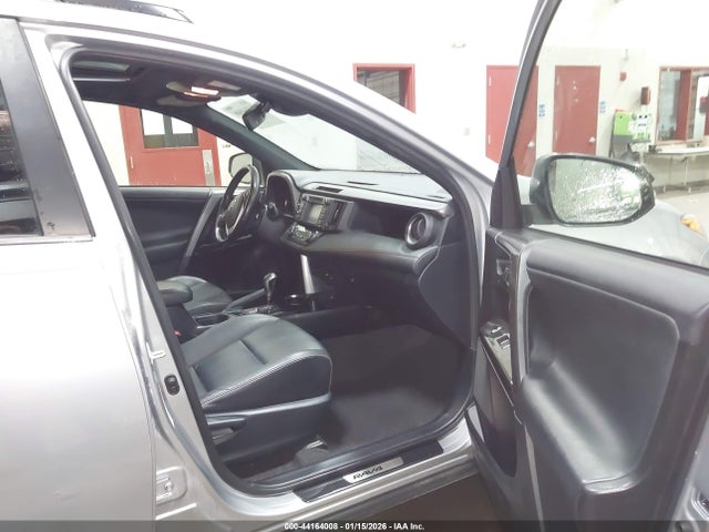 Toyota RAV4 SE 2018 JTMNFREV6JJ192548 Image 5