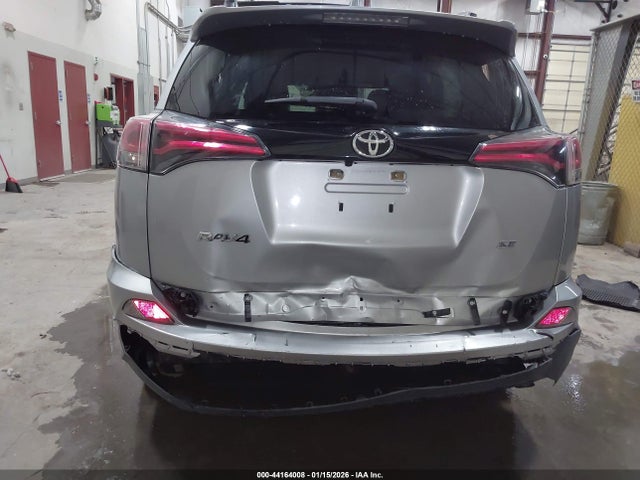 Toyota RAV4 SE 2018 JTMNFREV6JJ192548 Image 6