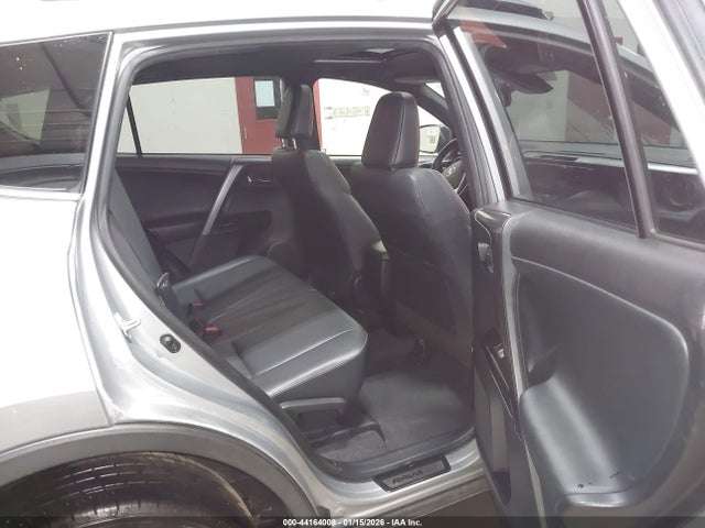 Toyota RAV4 SE 2018 JTMNFREV6JJ192548 Image 8