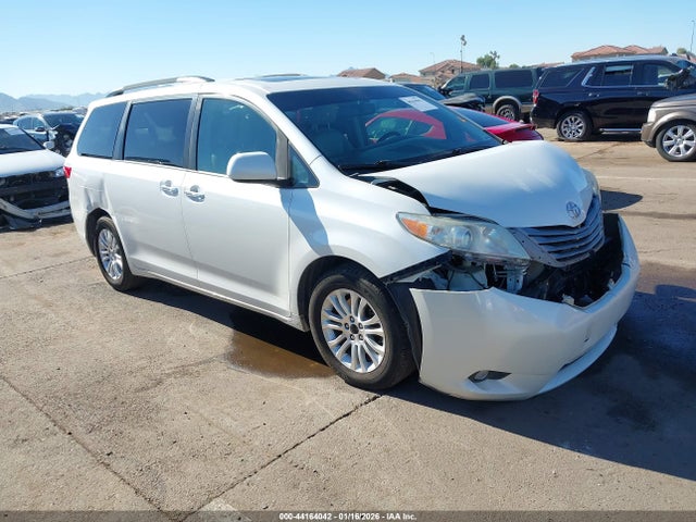 Toyota Sienna Xle 8 Passenger 2015 5TDYK3DC1FS674926 головне зображення