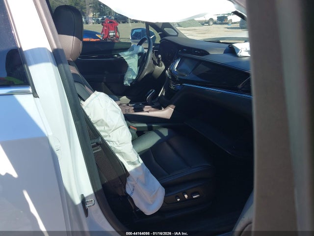 2020 CADILLAC XT6 1GYKPDRS1LZ231662 Photo 4