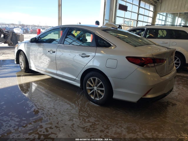44164114 :رقم المزاد ، 5NPE24AF0JH656584 vin ، 2018 Hyundai Sonata Se مزاد بيع