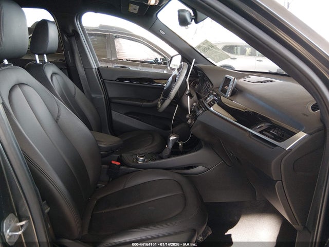 2017 BMW X1 WBXHT3C3XH5F85868 Photo 4