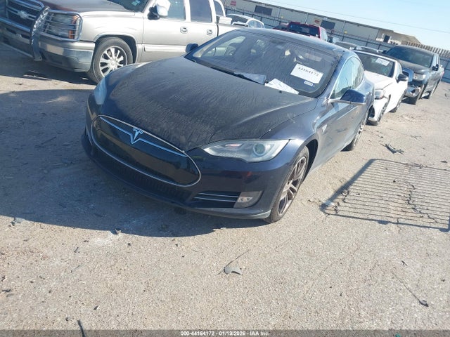 2014 Tesla Model S P85 მანქანა იყიდება აუქციონზე, vin: 5YJSA1H13EFP39784, აუქციონის ნომერი: 44164172