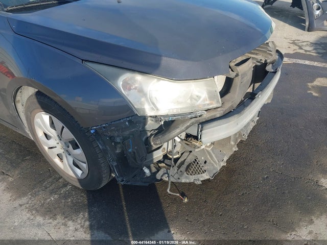 1G1PA5SG3E7308483 Chevrolet Cruze Ls Auto
