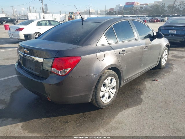 1G1PA5SG3E7308483 Chevrolet Cruze Ls Auto