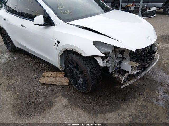Продажа на аукционе авто 2022 Tesla Model Y Performance Dual Motor All-wheel Drive, vin: 7SAYGDEF2NF354925, номер лота: 44164401