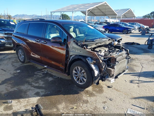 2021 TOYOTA SIENNA 5TDYRKEC0MS071712