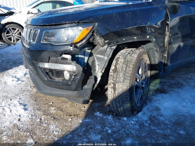3C4NJDBBXHT607322 Jeep New Compass Latitude 4x4