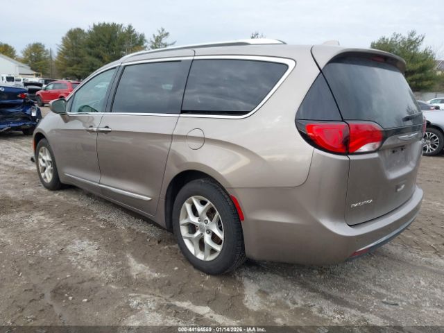 2018 CHRYSLER PACIFICA 2C4RC1BGXJR114951 Photo 2