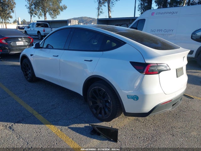 2020 TESLA MODEL Y 5YJYGDEE4LF024012 Photo 2