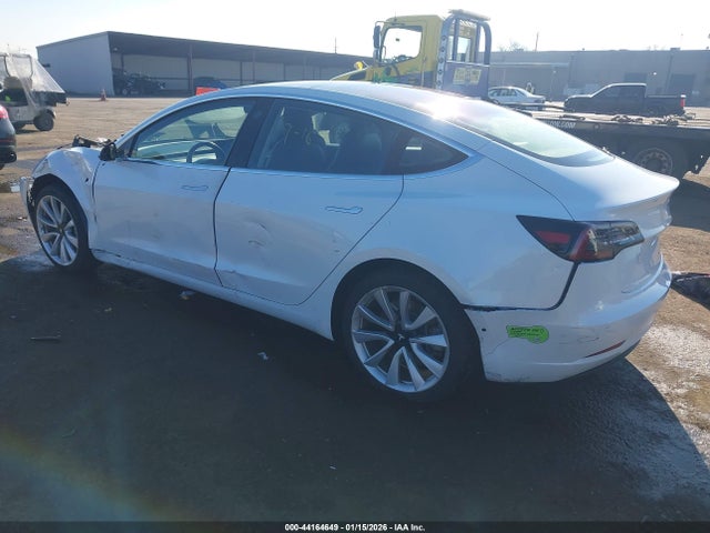 2018 TESLA MODEL 3 5YJ3E1EA3JF050383 Photo 2