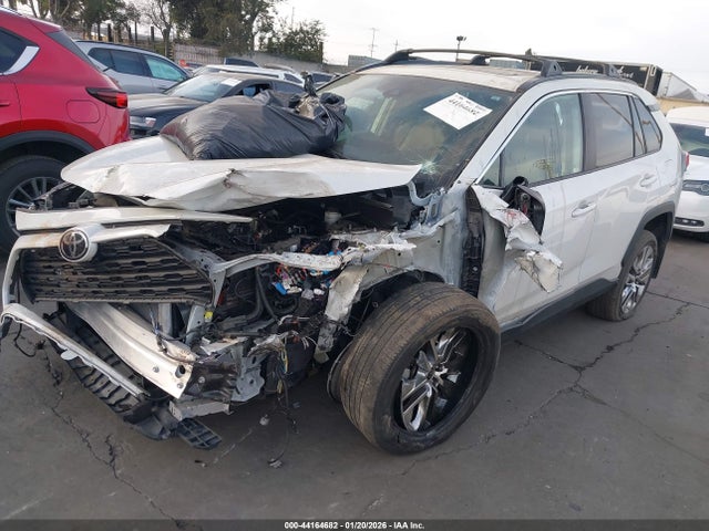 Toyota Rav4 Xle Premium 2021 2T3C1RFV0MW152086 Image 2
