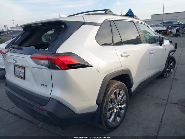 Toyota Rav4 Xle Premium 2021 2T3C1RFV0MW152086 Image 4