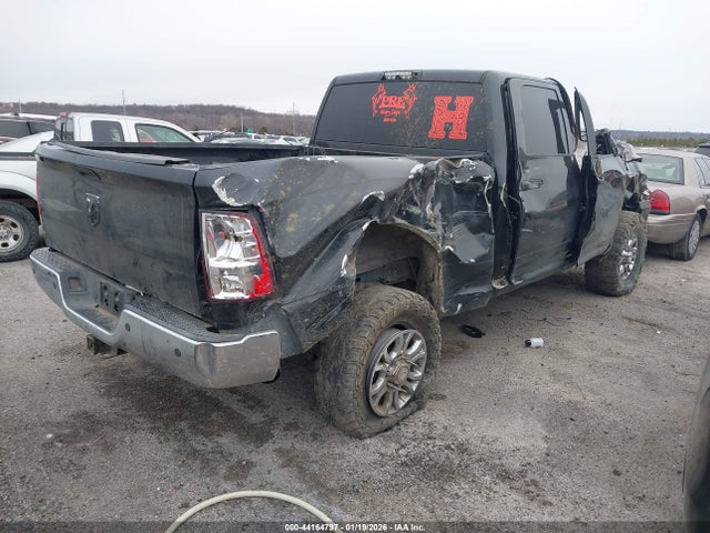 2015 RAM 2500 3C6UR5CL7FG624285 Photo 3