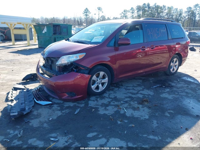 5TDKK3DC1FS589946 Toyota Sienna Le 8 Passenger