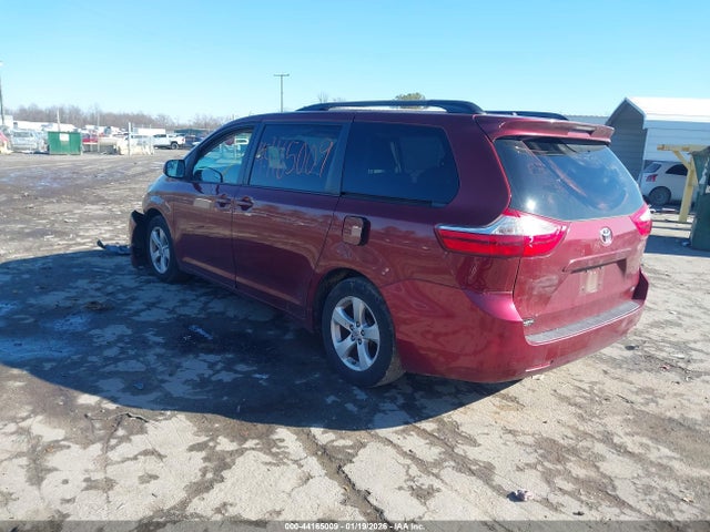 5TDKK3DC1FS589946 Toyota Sienna Le 8 Passenger