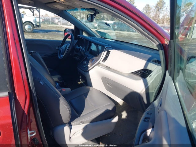 5TDKK3DC1FS589946 Toyota Sienna Le 8 Passenger