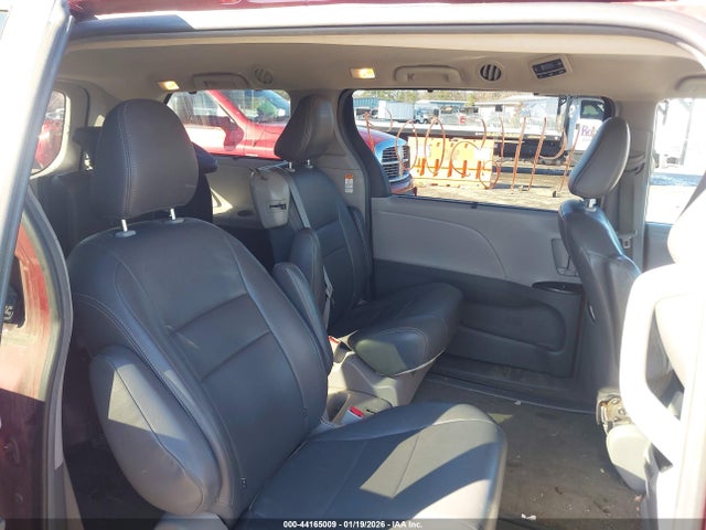 5TDKK3DC1FS589946 Toyota Sienna Le 8 Passenger