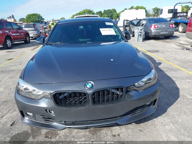 44165076 :رقم المزاد ، WBA3A5C59EF604470 vin ، 2014 Bmw 328i مزاد بيع