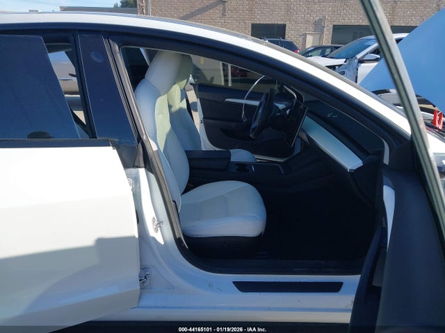 2022 TESLA MODEL 3 5YJ3E1EB4NF134243 Photo 4