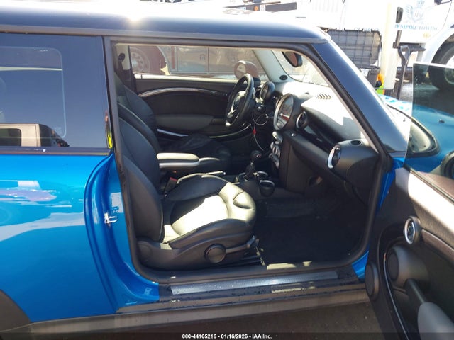 2009 MINI COOPER S WMWMF73519TW86011 Photo 4