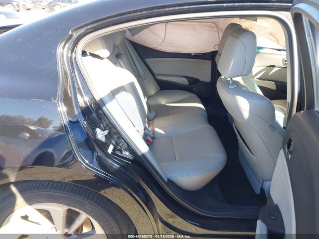 19UDE2F74GA001502 Acura Ilx Premium Package/technology Plus Package