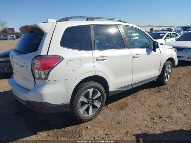 Subaru Forester 2.5i Premium 2017 JF2SJAEC9HH806710 Image 4
