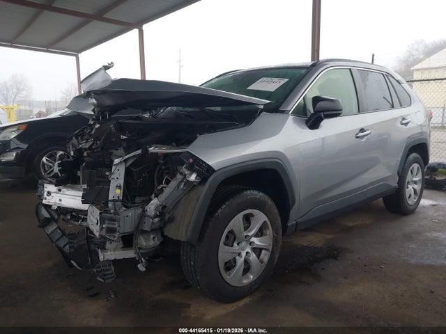 Toyota RAV4 LE 2019 JTMH1RFV4KD515974 Image 2