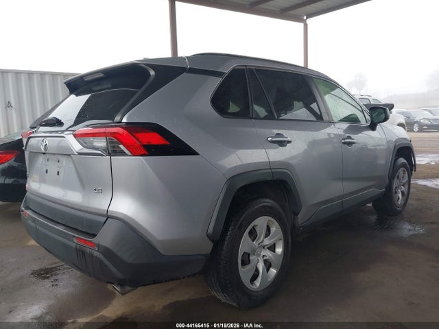 Toyota RAV4 LE 2019 JTMH1RFV4KD515974 Image 4