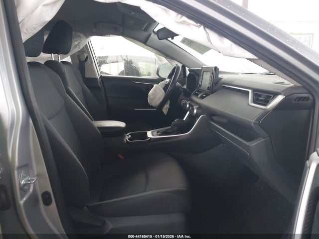Toyota RAV4 LE 2019 JTMH1RFV4KD515974 Image 5